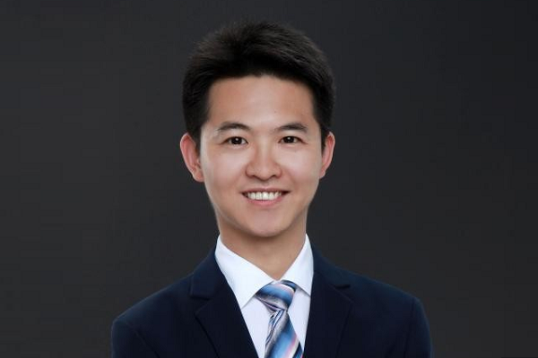 梁克靖：用知識啟迪學子書寫華章， 用行動激勵青年成才報國